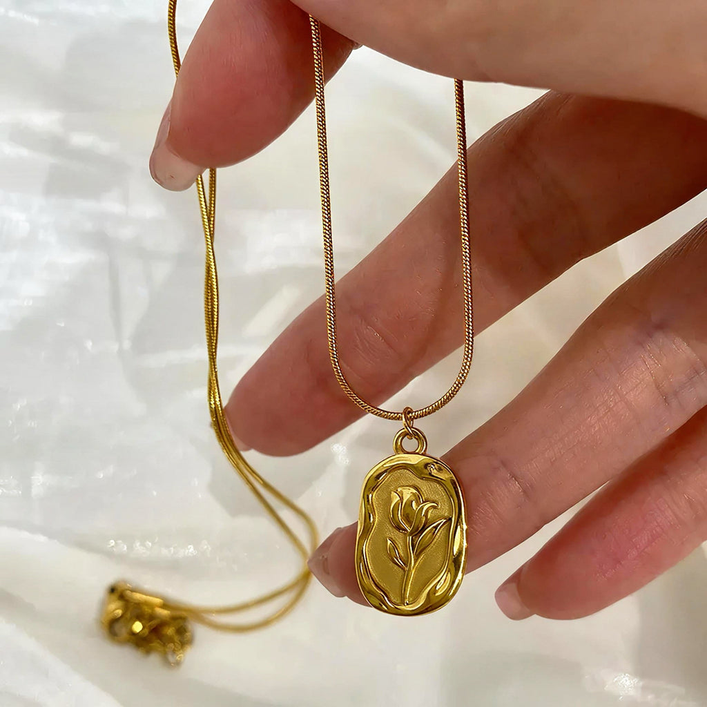 Elegant Tulip Motif Necklace