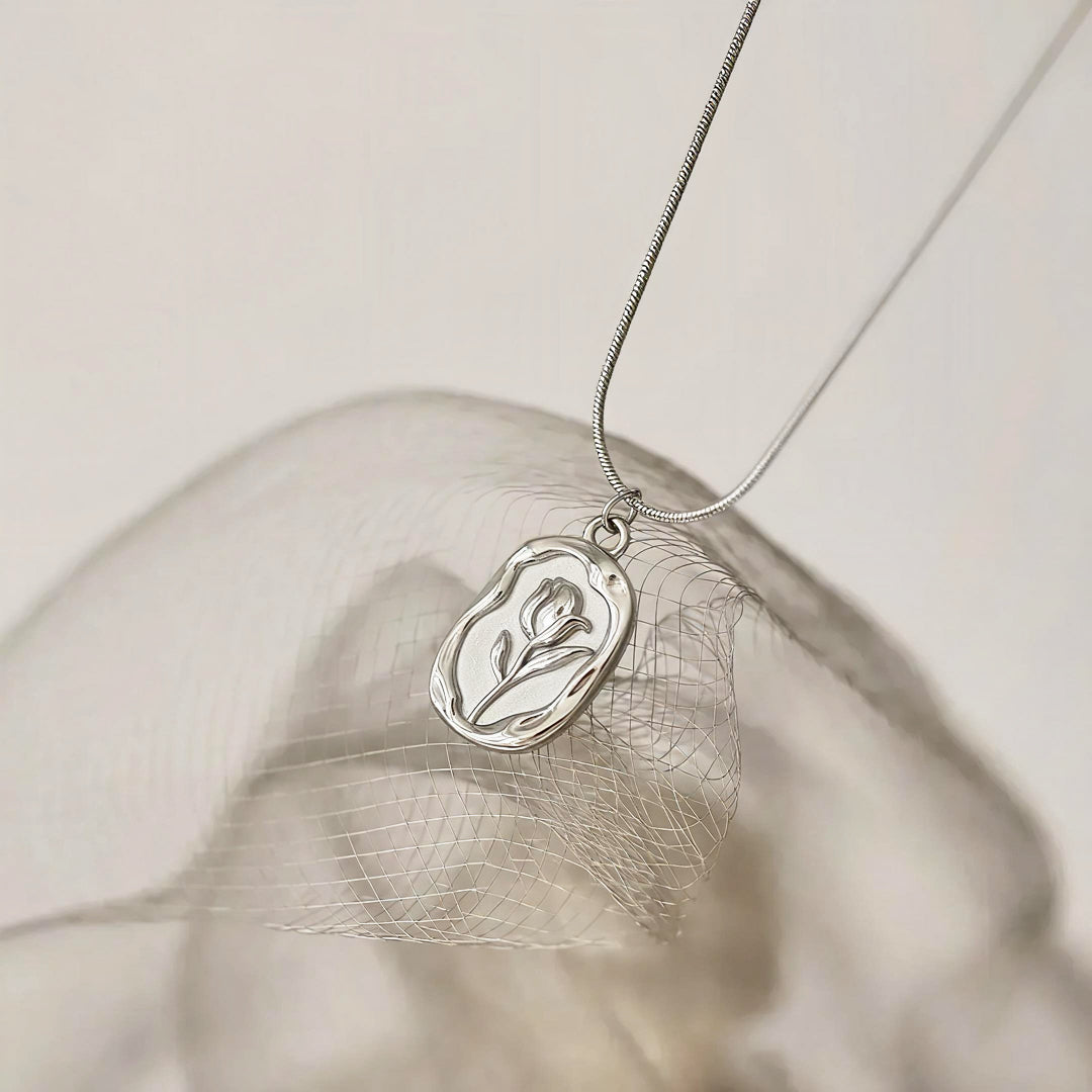 Elegant Tulip Motif Necklace